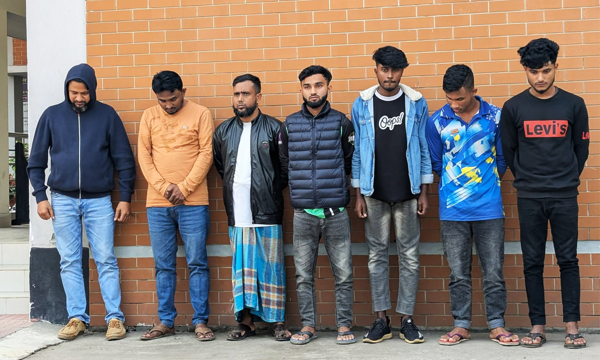 গ্রেপ্তার আসামিরা। ছবি : রূপালী বাংলাদেশ