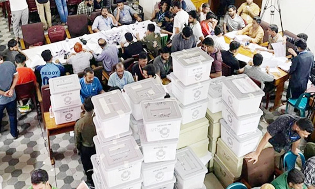 জাকসু নির্বাচনে ভোট গণনা চলছে। ছবি- সংগৃহীত