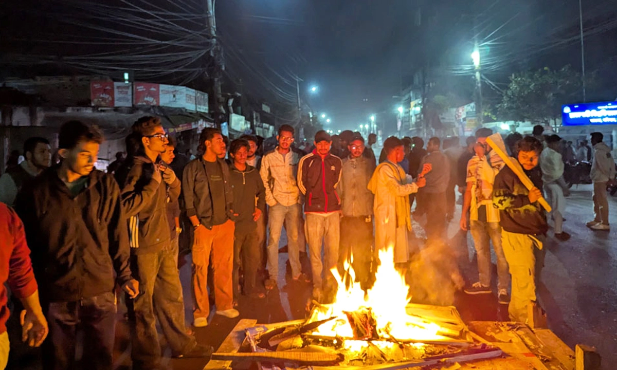 শিক্ষার্থীর ওপর হামলায় বিক্ষোভ। ছবি: রূপালী বাংলাদেশ