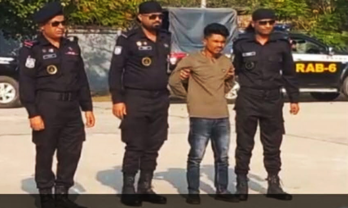 গ্রেপ্তার এজাজুল হোসেন। ছবি : রূপালী বাংলাদেশ