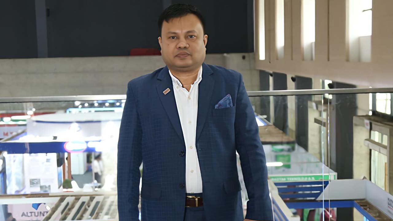 সম্পাদক ও প্রকাশক : মো: সায়েম ফারুকী। ছবি- রূপালী বাংলাদেশ