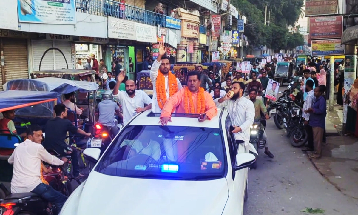গণঅধিকার পরিষদের প্রার্থী আবু হানিফ। ছবি:  রূপালী বাংলাদেশ