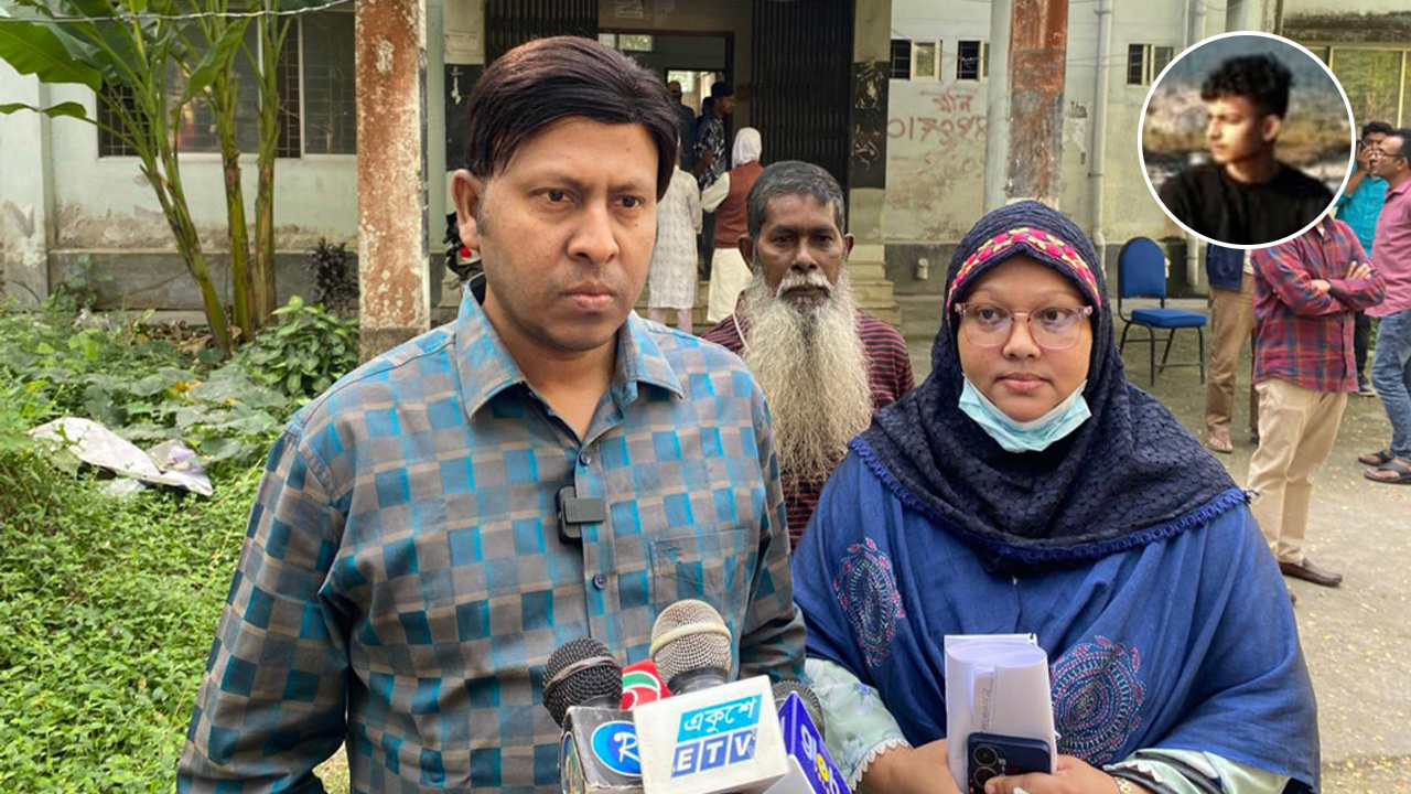 তাওসিফ রহমান ও চিকিৎসক। ছবি- সংগৃহীত