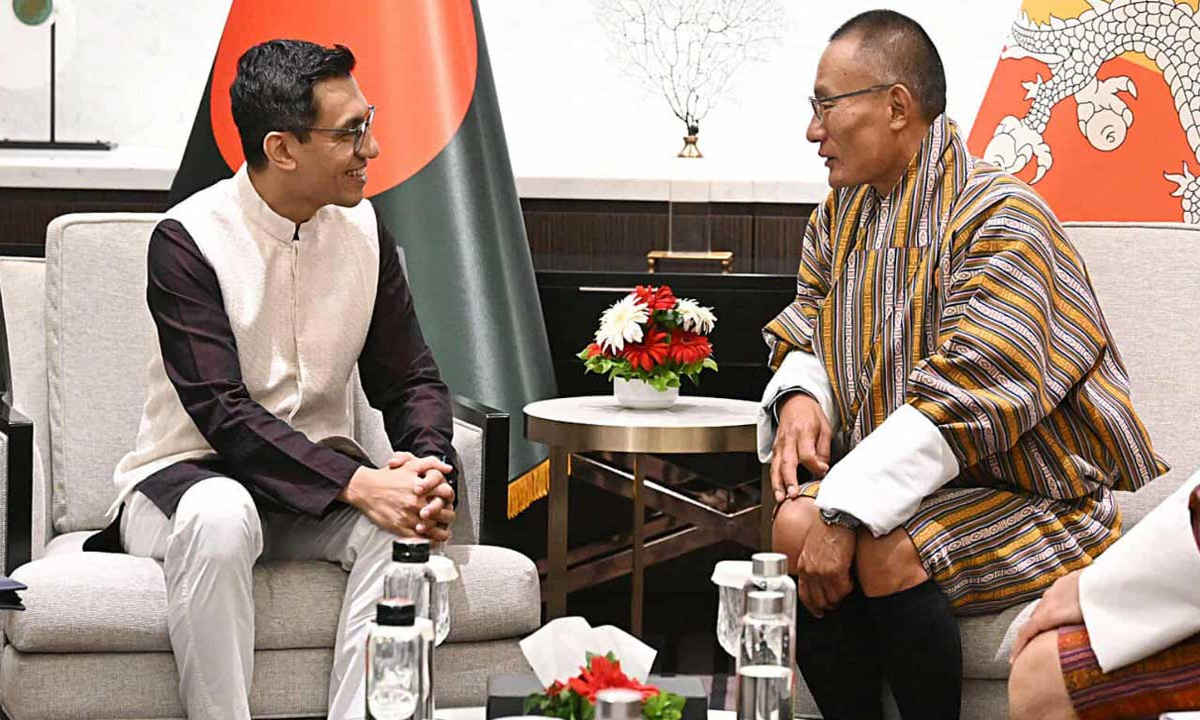 বিডা’র নির্বাহী চেয়ারম্যান চৌধুরী আশিক মাহমুদ বিন হারুন ও  ভুটানের প্রধানমন্ত্রী শেরিং তোবগে। ছবি- সংগৃহীত