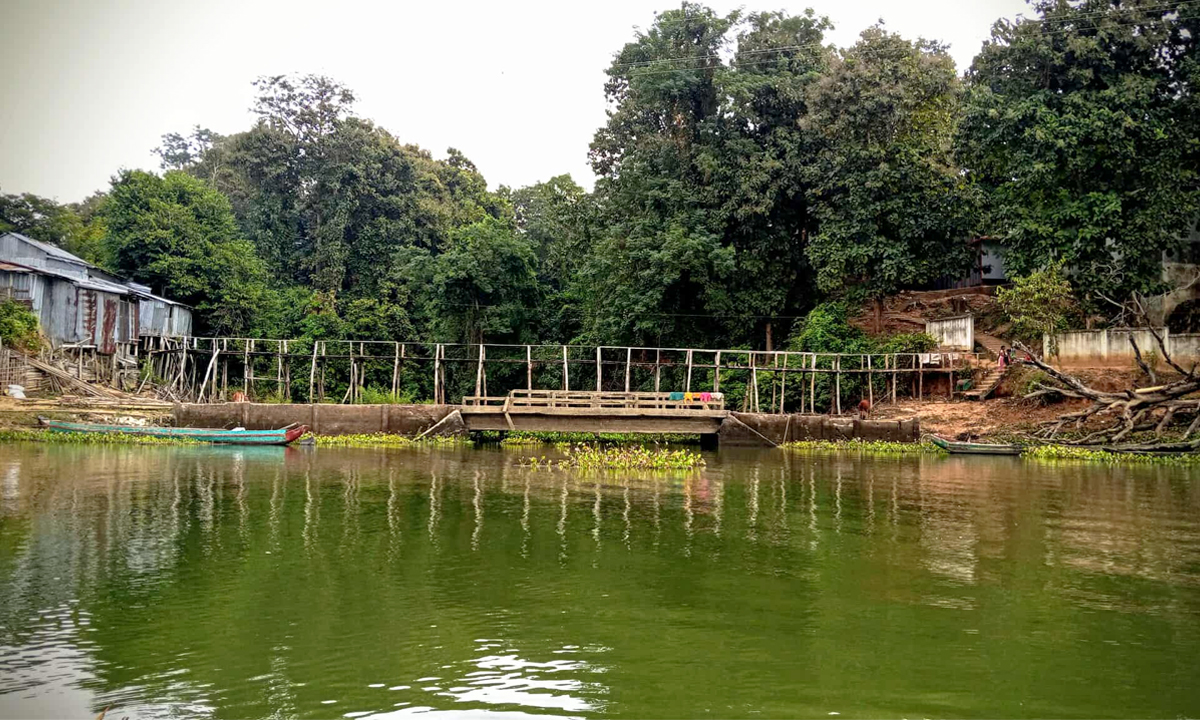 একই স্থানে দুটি, দুর্ভোগের সমাধান মিলবে স্থায়ী পাকা ব্রিজে