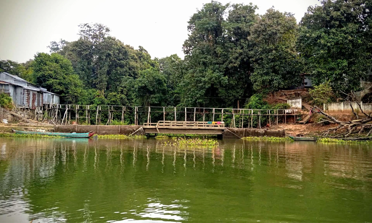 অস্থায়ী ব্রিজ। ছবি: রূপালী বাংলাদেশ