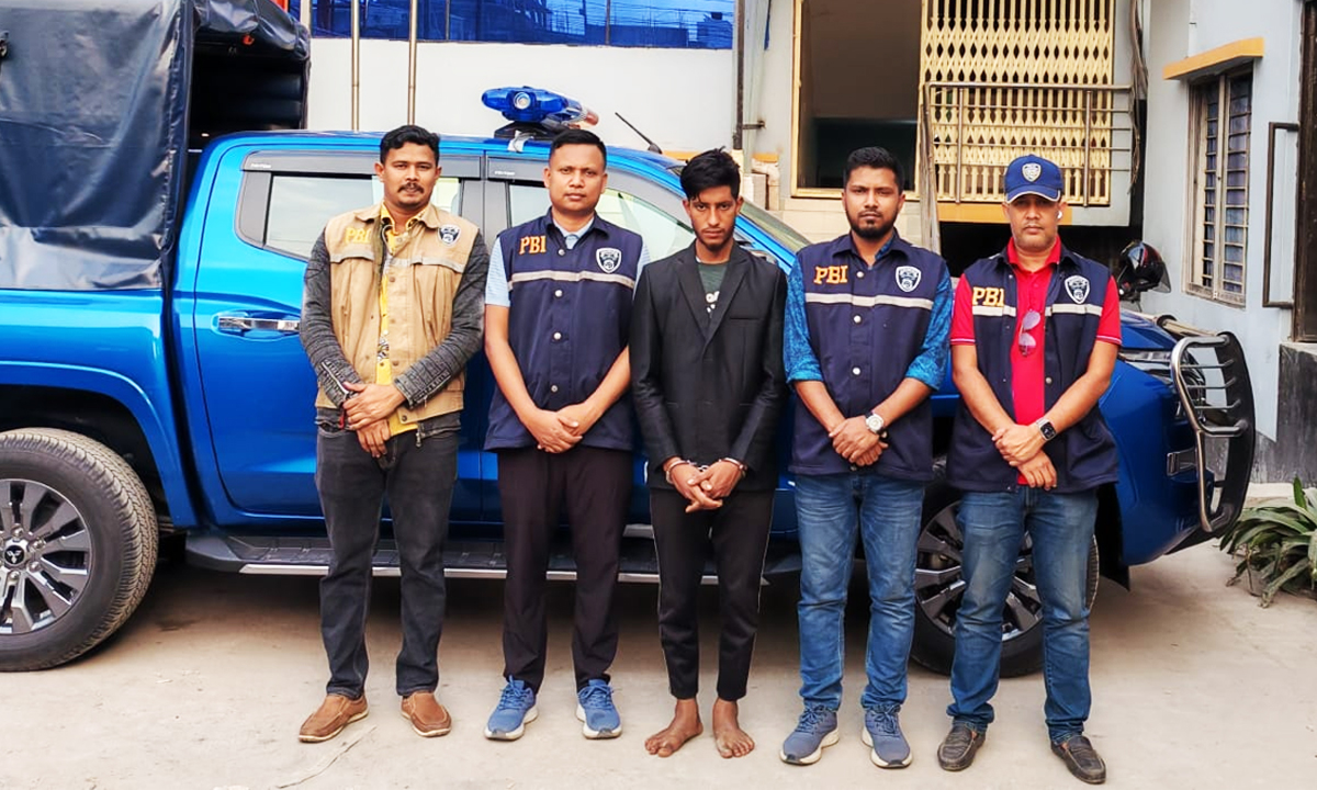 গ্রেপ্তার রুহুল আমিন ওরফে রাব্বি। ছবি : রূপালী বাংলাদেশ