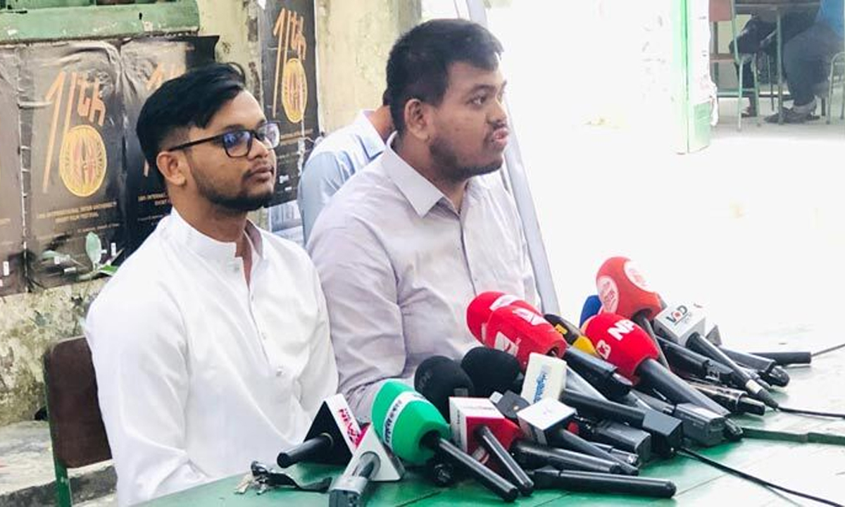 মধুর ক্যান্টিনে সংবাদ সম্মেলন করেন মাহিন সরকার। ছবি- সংগৃহীত
