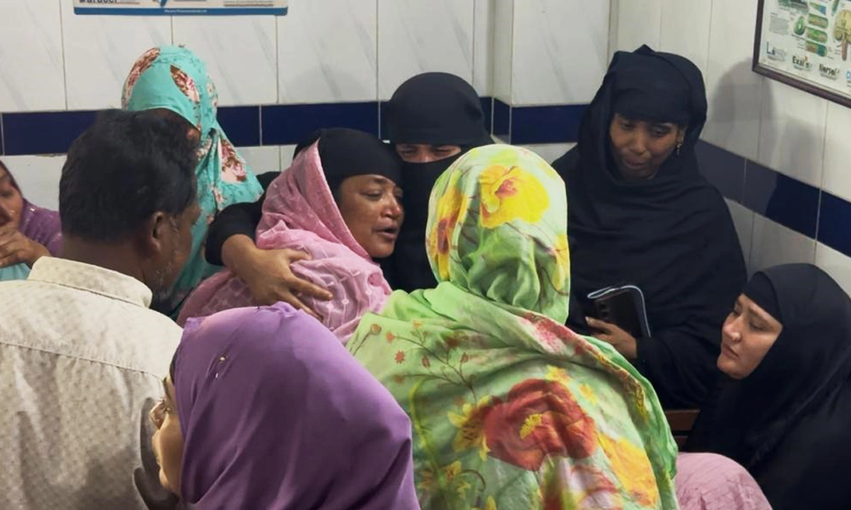 নিহতের স্বজনদের আহাজারি। ছবি- রূপালী বাংলাদেশ