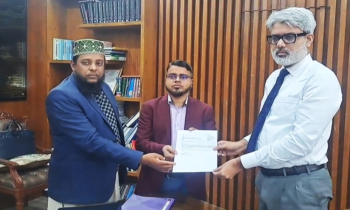 মনোনয়ন প্রত্যাহার করলেন প্রার্থী। ছবি : রূপালী বাংলাদেশ