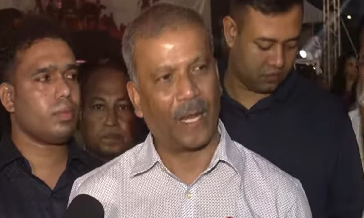 আইন উপদেষ্টা আসিফ নজরুল। ছবি- সংগৃহীত