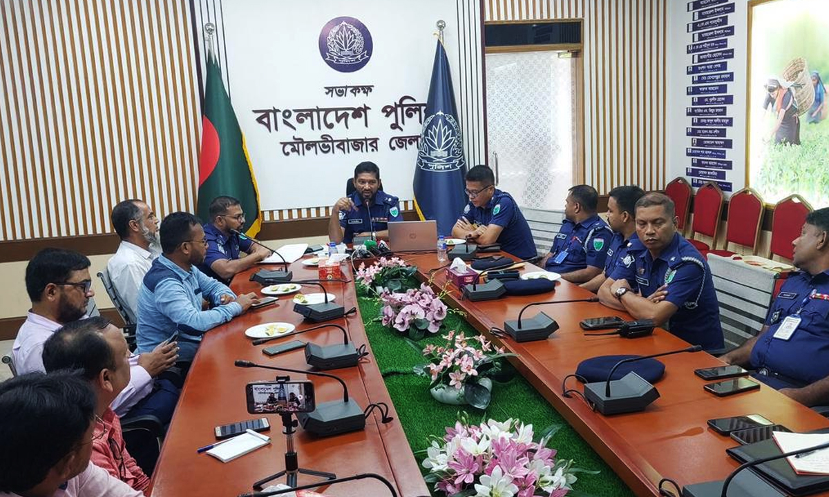 মৌলভীবাজার জেলা পুলিশ। ছবি: রূপালী বাংলাদেশ