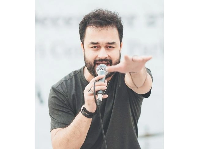 বিরতি ভেঙে নতুন গান নিয়ে ফিরছেন মেহরাব