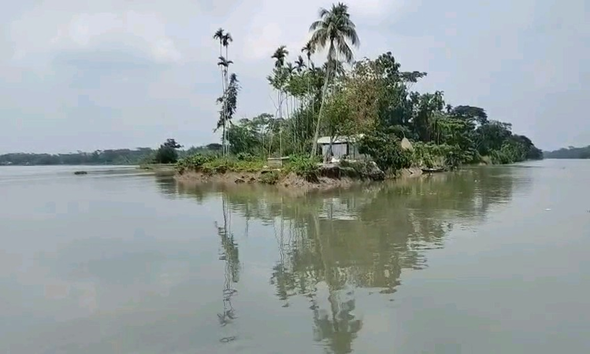 বিষখালীর ভাঙনে বিলীন হওয়ার আশঙ্কায় অস্তিত্ব সংকটে ৫৪ পরিবার 