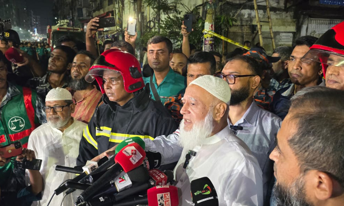 ঘটনাস্থল পরিদর্শন করেন জামায়াত আমির। ছবি- সংগৃহীত
