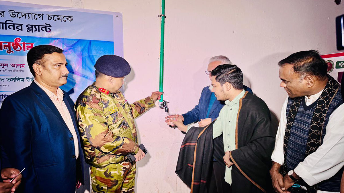 ফিতা কেটে ও পানি পান করে প্লান্টটি উদ্বোধন করা হয় । ছবি : সংগৃহীত
