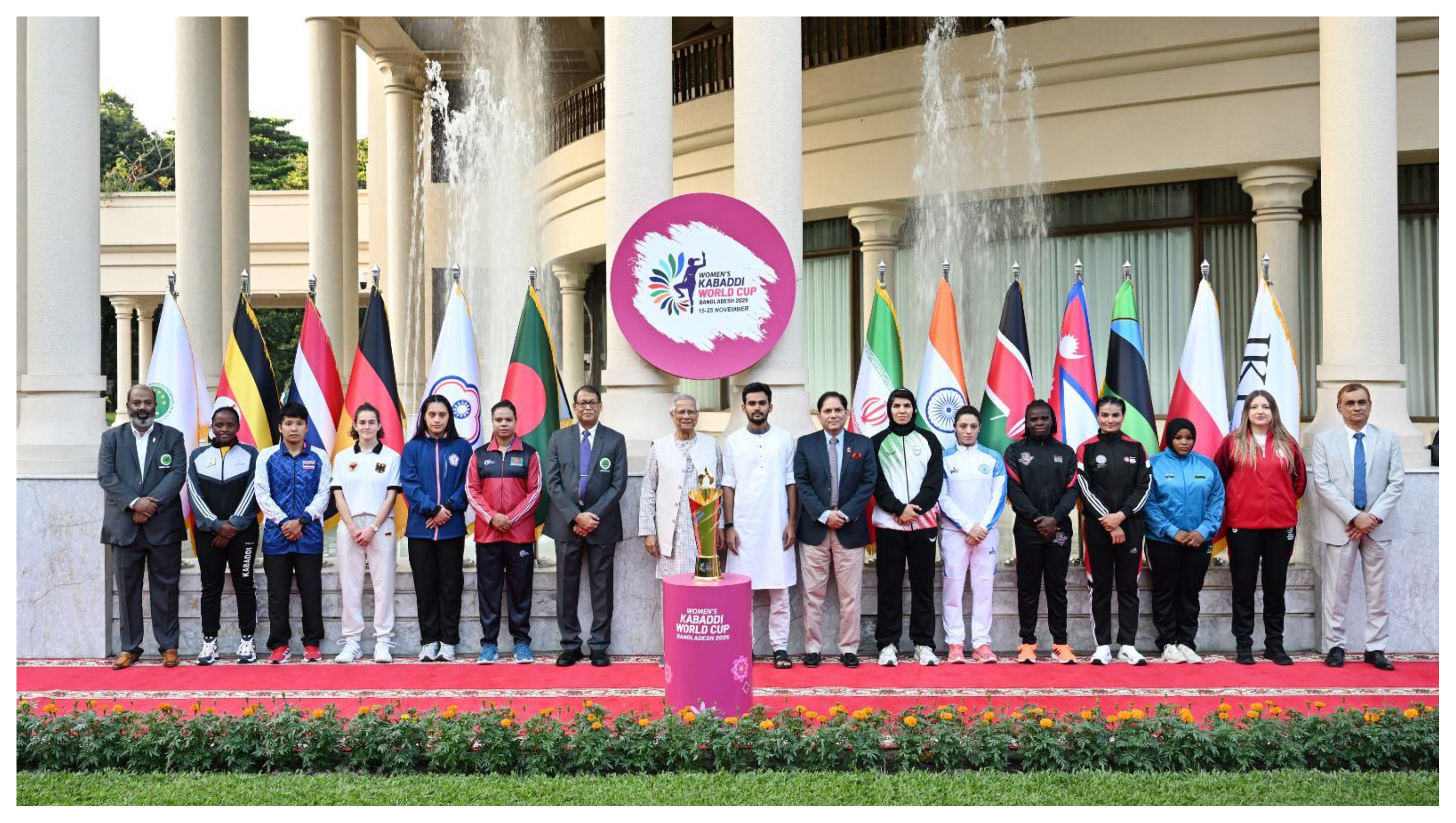 ২য় নারী কাবাডি বিশ্বকাপ ২০২৫-এর অফিসিয়াল ট্রফি উন্মোচন করেন প্রধান উপদেষ্টা ড. মুহাম্মদ ইউনূস। ছবি- সংগৃহীত