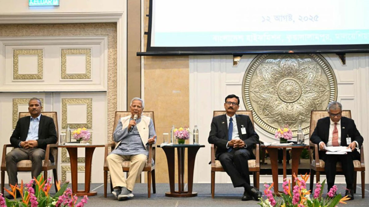 মালয়েশিয়ায় প্রবাসী বাংলাদেশিদের সঙ্গে মতবিনিময় সভায় বক্তব্য দেন প্রধান উপদেষ্টা ড. মুহাম্মদ ইউনূস। ছবি- সংগৃহীত
