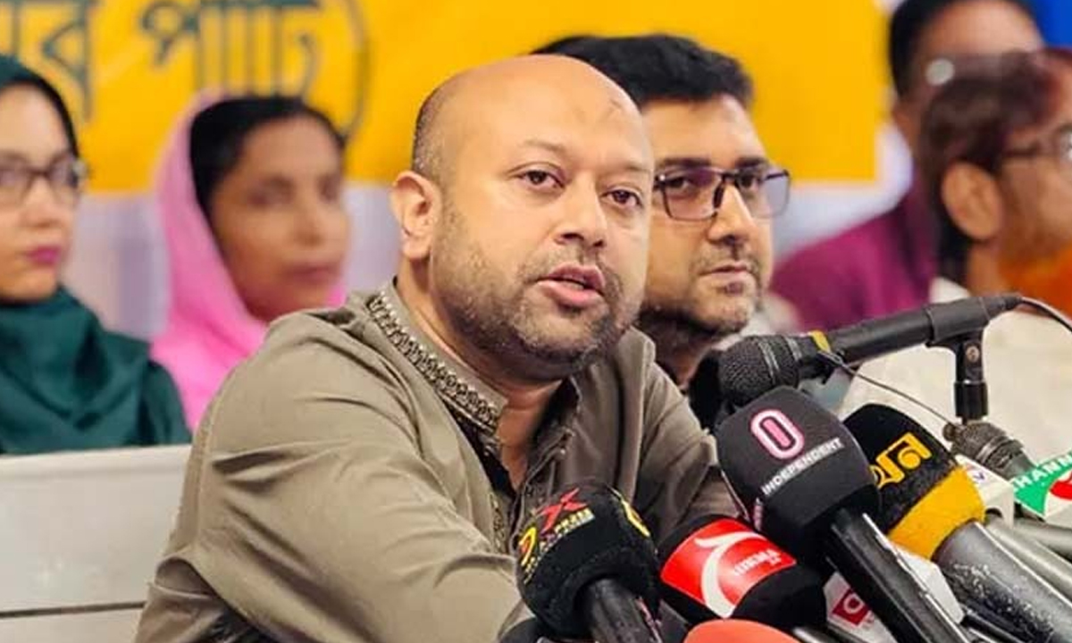 কথা বলেন  এবি  পার্টির সাধারণ সম্পাদক ব্যারিস্টার আসাদুজ্জামান ফুয়াদ। ছবি- রূপালী বাংলাদেশ