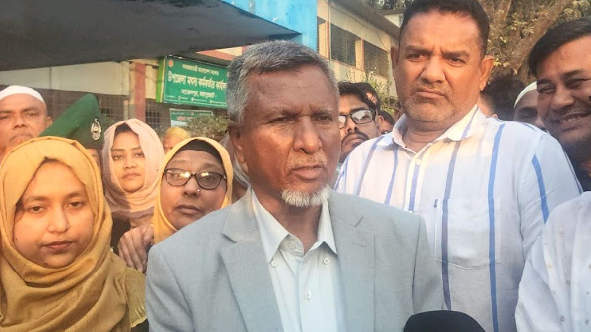 বক্তব্য দেন জয়পুরহাট-২ আসনের এমপি ও জনপ্রশাসন প্রতিমন্ত্রী আব্দুল বারী। ছবি : রূপালী বাংলাদেশ