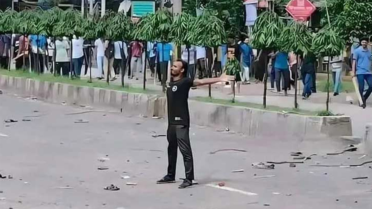 জুলাই অভ্যুত্থানের প্রথম শহীদ আবু সাঈদ।  ছবি : সংগৃহীত