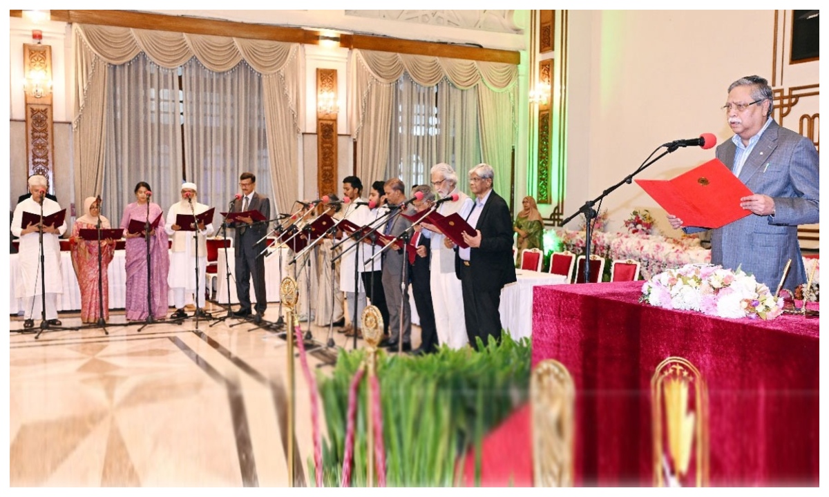 অন্তর্বর্তীকালীন সরকারের উপদেষ্টাদের শপথ গ্রহণ। ছবি- সংগৃহীত