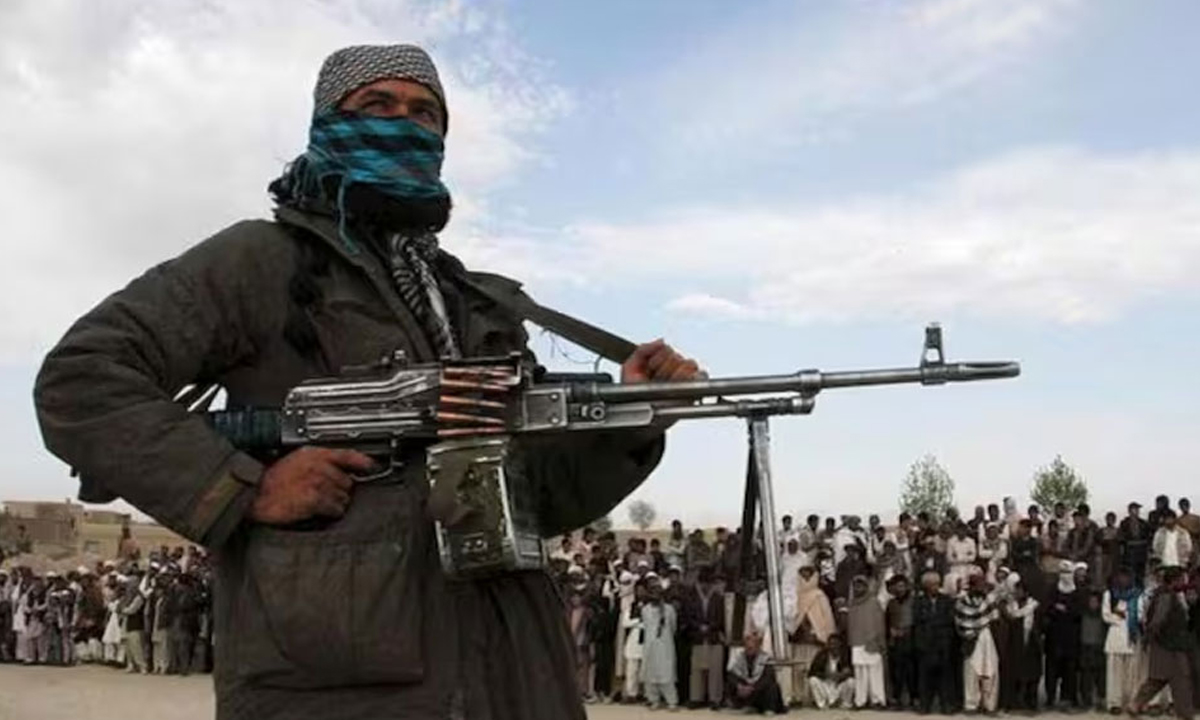 জনসম্মুখে শিশুকে দিয়ে মৃত্যুদণ্ড কার্যকর করেছে তালেবান। ছবি- সংগৃহীত