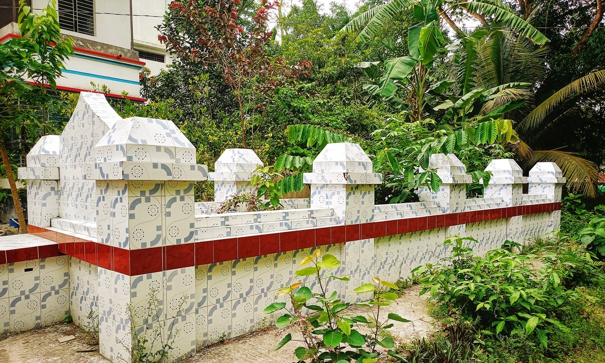আগৈলঝাড়ার ‘২২ হাত কবর’। ছবি : রূপালী বাংলাদেশ