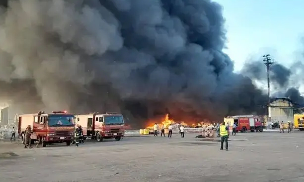 গত ১৮ অক্টোবর শাহজালাল আন্তর্জাতিক বিমানবন্দরের কার্গো ভিলেজে অগ্নিকাণ্ডের ঘটনা ঘটে। ছবি- সংগৃহীত