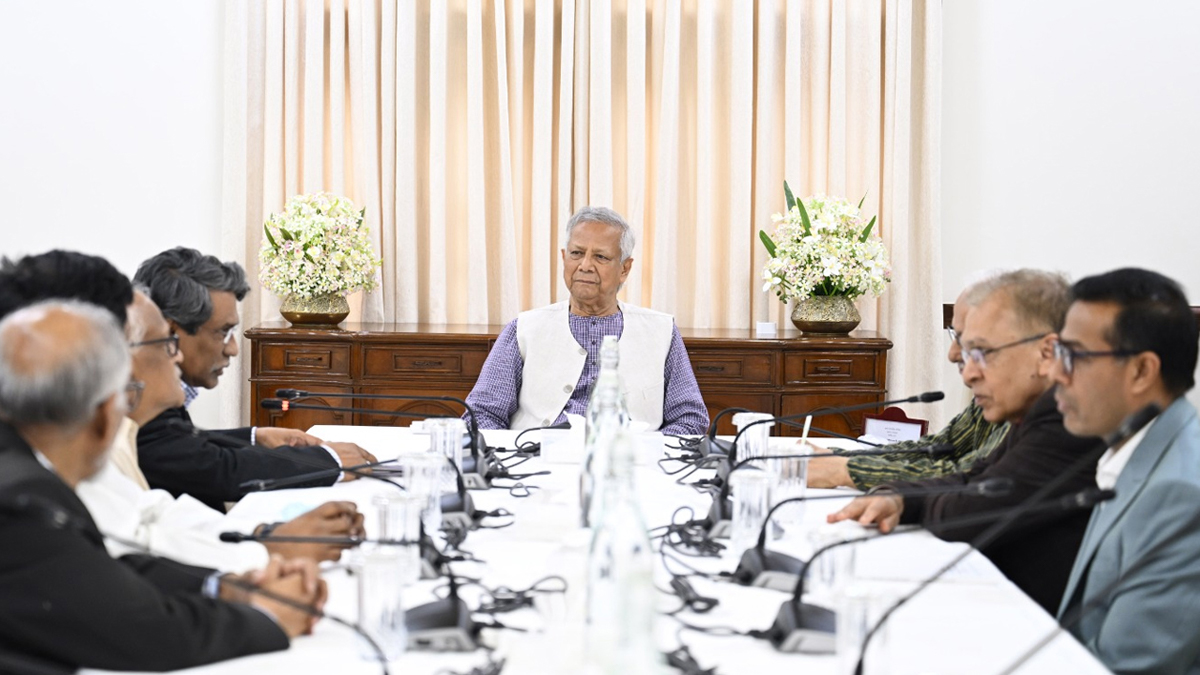 প্রধান উপদেষ্টা মুহাম্মদ ইউনূসের সভাপতিত্বে কমিশনের সমাপনী বৈঠক অনুষ্ঠিত হয়। ছবি- সংগৃহীত