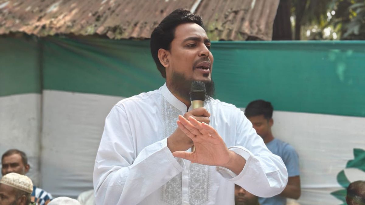 বক্তব্য দেন এনসিপির সদস্য সচিব আখতার হোসেন। ছবি- রূপালী বাংলাদেশ