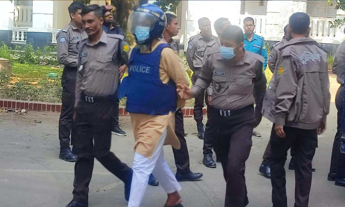 ট্রাইব্যুনালে হাজির ৮ আসামি। ছবি : সংগৃহীত