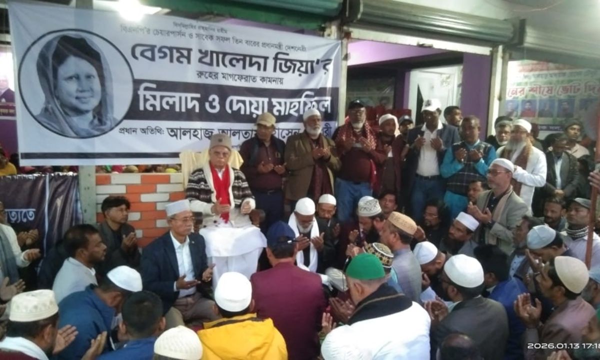 পটুয়াখালীর দুমকিতে খালেদা জিয়ার মিলাদ মাহফিলে এয়ার ভাইস মার্শাল (অব.) আলতাফ হোসেন চৌধুরী। ছবি : রূপালী বাংলাদেশ