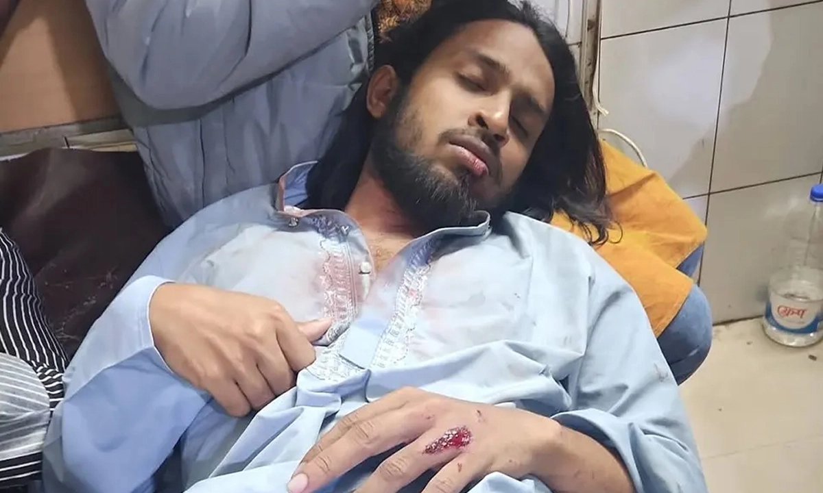 আহত রাকসুর জিএস সালাউদ্দিন আম্মার। ছবি- সংগৃহীত