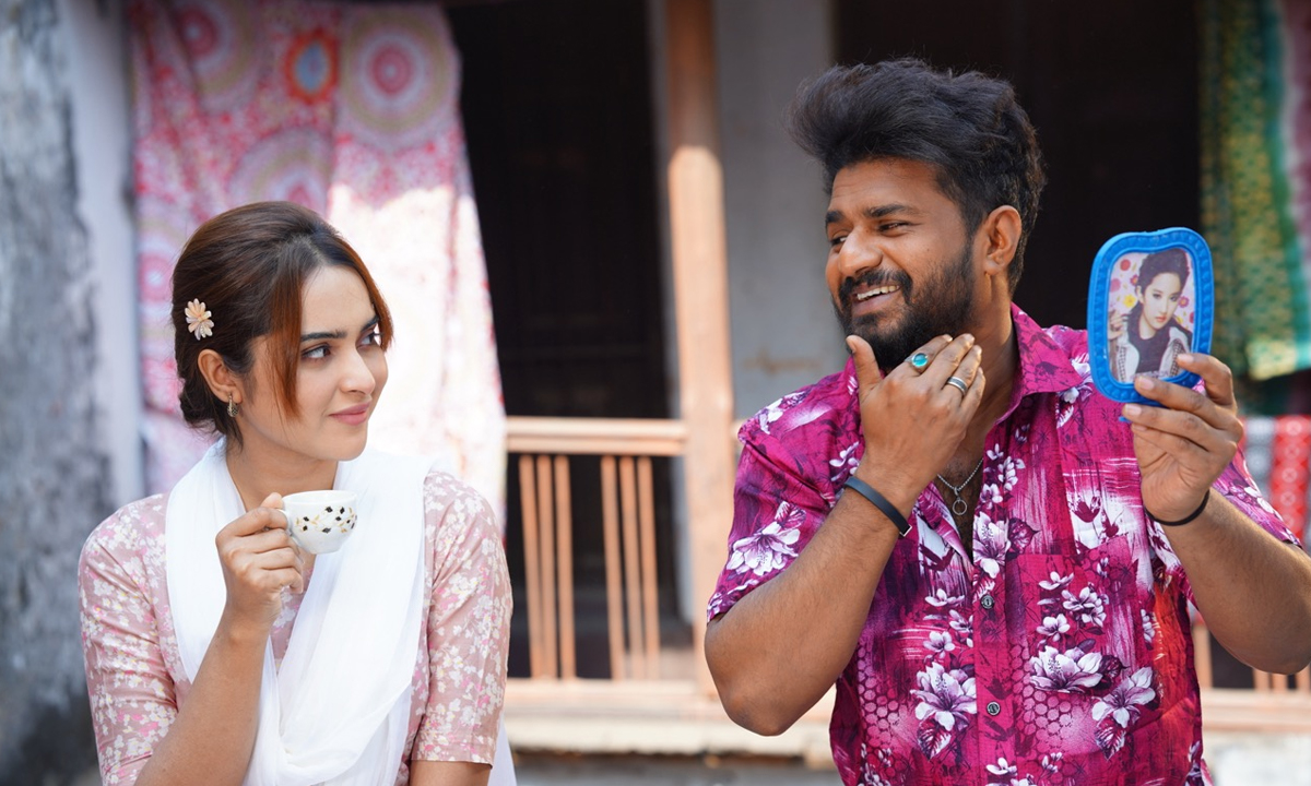 কেয়া পায়েল ও মুশফিক আর ফারহান। ছবি- সংগৃহীত