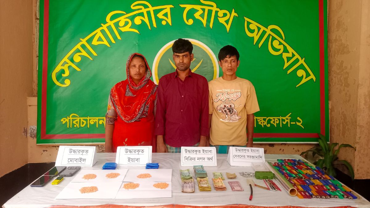 আটককৃতরা। ছবি- রূপালী বাংলাদেশ