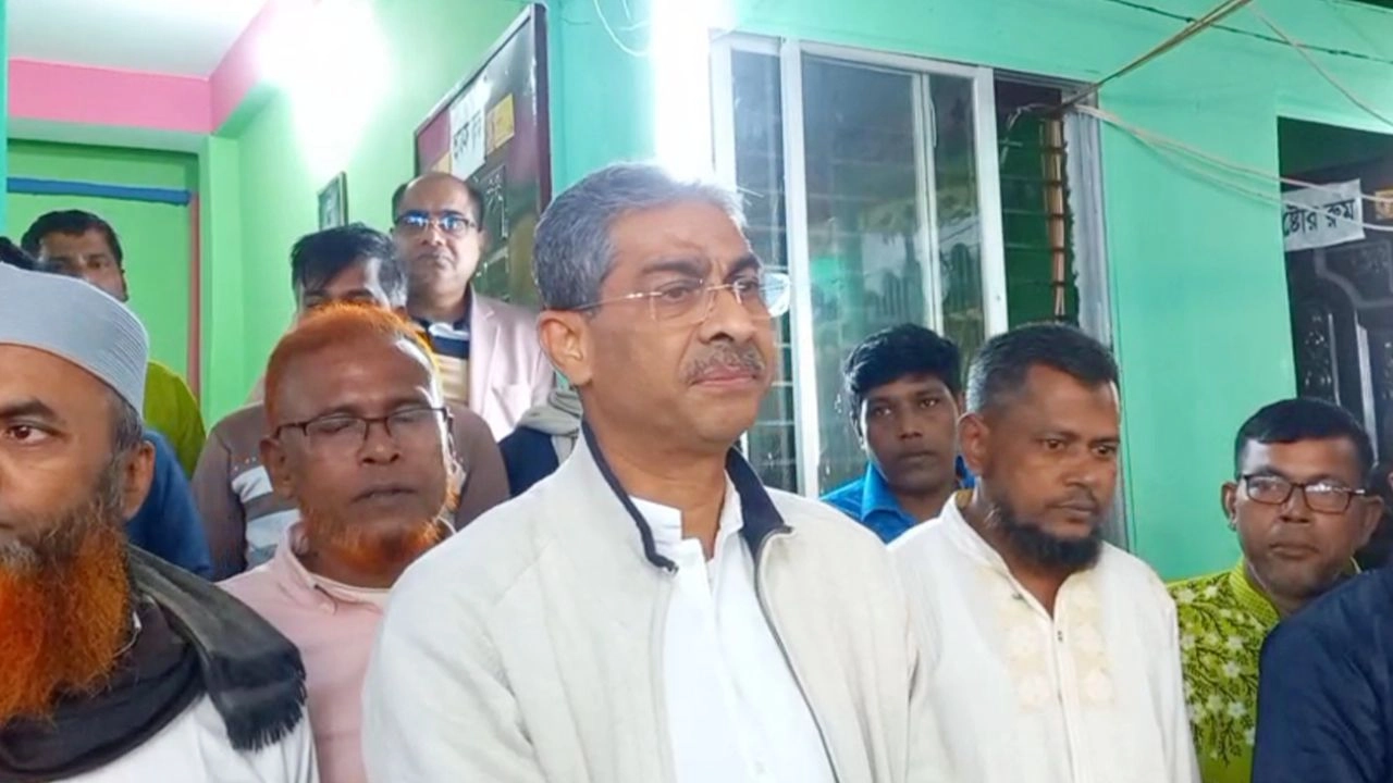 লক্ষ্মীপুরে মন্দির পরিদর্শনে শহীদ উদ্দীন চৌধুরী এ্যানি