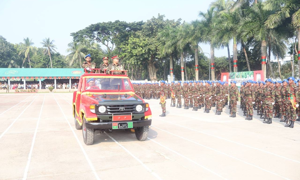এএসসিসিএন্ডএস-এ রিক্রুট ব্যাচ-২০২৫-এর সেনাবাহিনী প্রধান কুচকাওয়াজ প্যারেড পরিদর্শন করছেন প্রধান অতিথি। ছবি- সংগৃহীত
