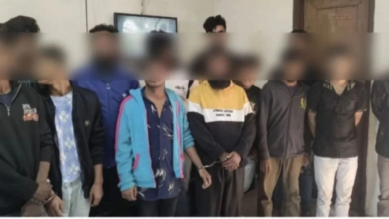 রাজধানীর বিভিন্ন এলাকা থেকে গ্রেপ্তারকৃত আসামিরা। ছবি- সংগৃহীত