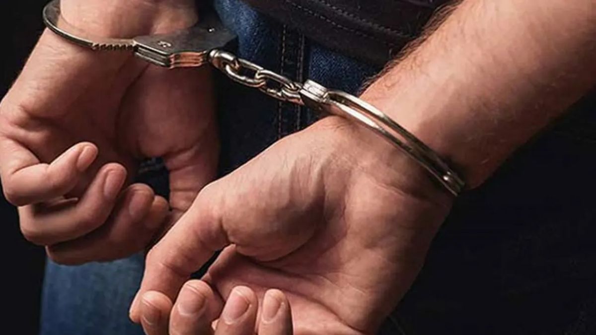 গ্রেপ্তার। প্রতীকী ছবি