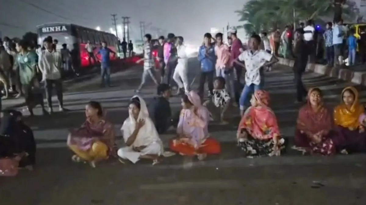 নবীনগর-চন্দ্রা সড়ক অবরোধ