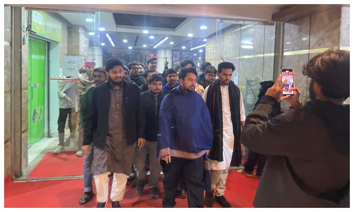 জাতীয় নাগরিক পার্টির (এনসিপি) কার্যালয়ে আসিফ মাহমুদ সজীব ভুঁইয়া। ছবি : রূপালী বাংলাদেশ
