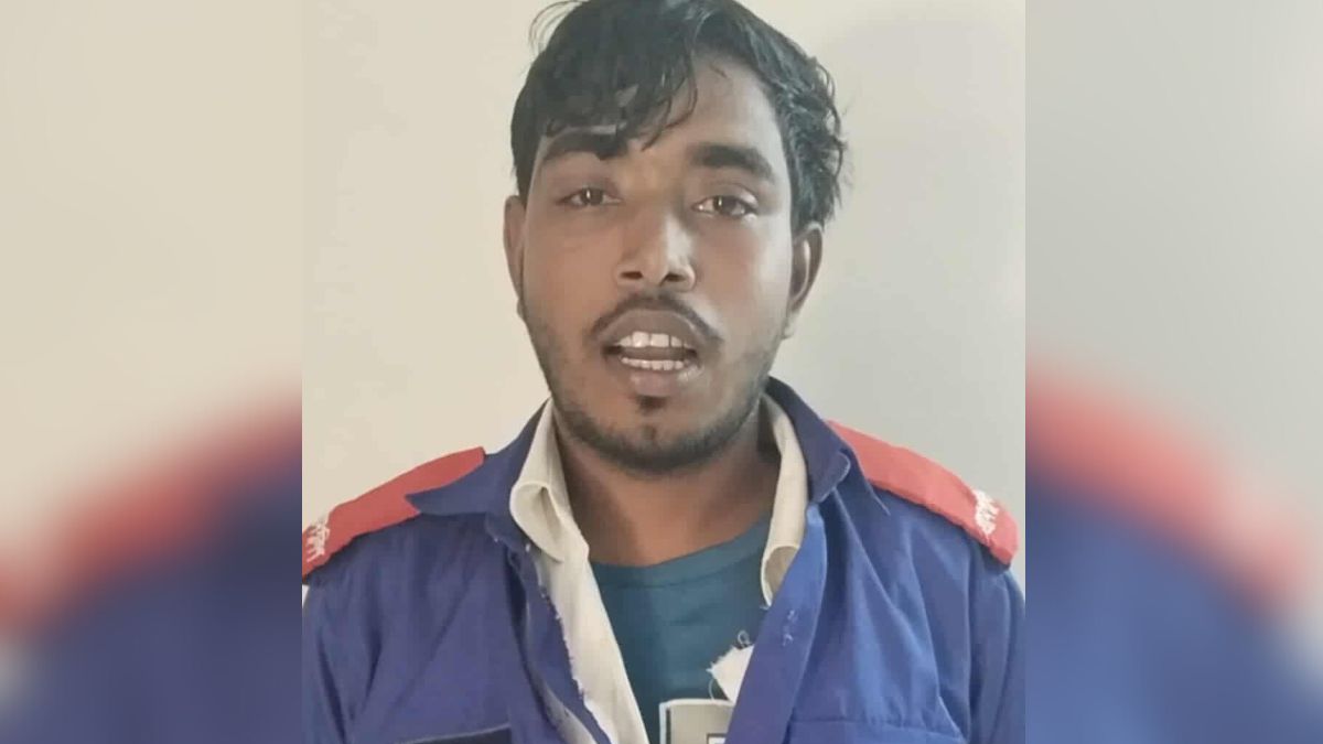 ভুক্তভোগী গ্রাম পুলিশ আতিকুর রহমান। ছবি- রূপালী বাংলাদেশ