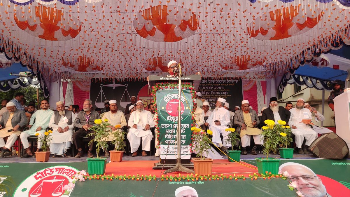 বক্তব্য দেন জামায়াতে ইসলামীর কেন্দ্রীয় নায়েবে আমীর এটিএম আজহারুল ইসলাম। ছবি- রূপালী বাংলাদেশ