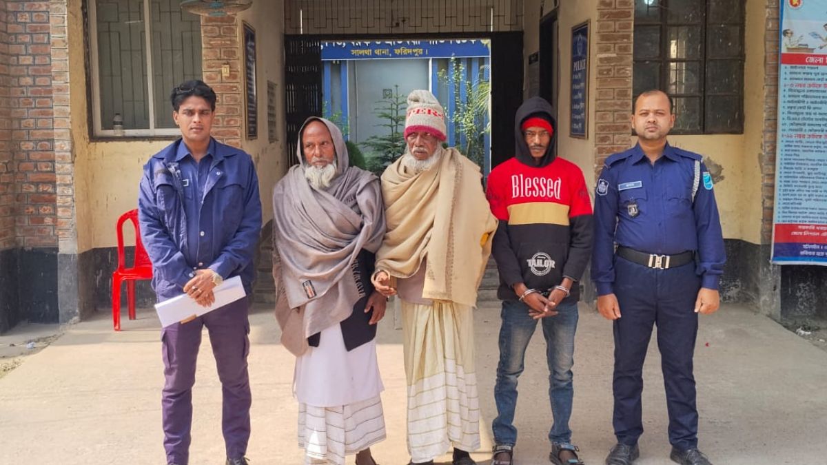 আটককৃতরা। ছবি- রূপালী বাংলাদেশ