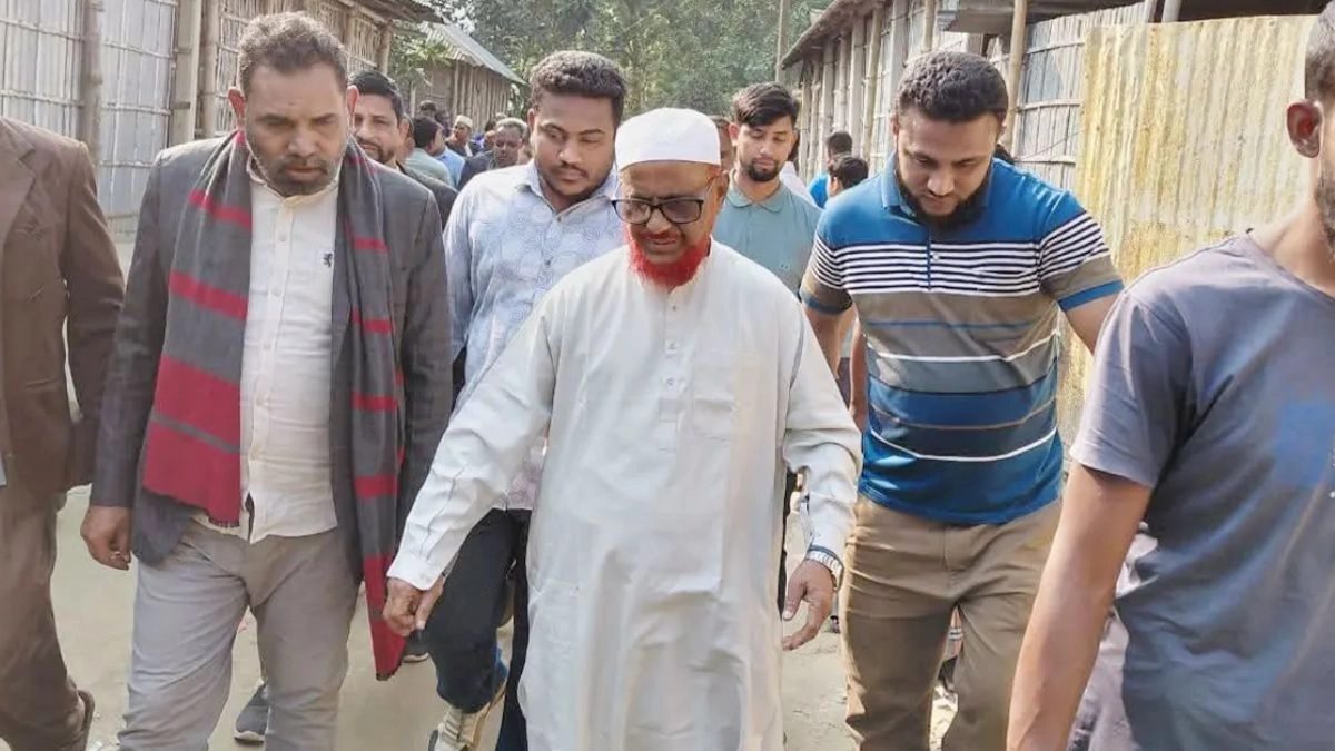 রংপুরের তারাগঞ্জে এক মুক্তিযোদ্ধা ও তার স্ত্রীকে নৃশংসভাবে হত্যা ঘটনা তাদের বাড়িতে এটিএম আজহারুল ইসলাম। ছবি- সংগৃহীত