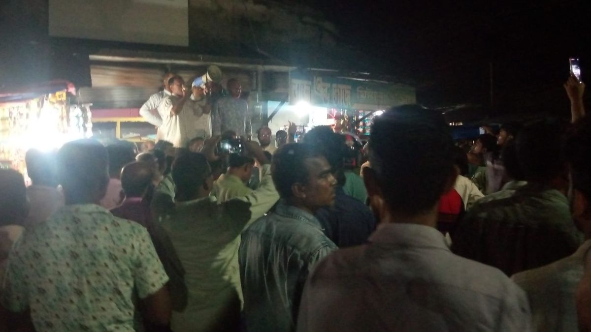 নাটোরের বাগাতিপাড়ায় তাইফুল ইসলাম টিপুর সমর্থকদের বিক্ষোভ। ছবি- রূপালী বাংলাদেশ