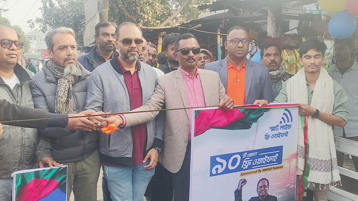 ফ্রি ওয়াইফাই সংযোগ চালু করেছেন তরুণ উদ্যোক্তা ও সিলভার লাইন গ্রুপের পরিচালক মেহেদী হাসান প্রিন্স। ছবি- রূপালী বাংলাদেশ