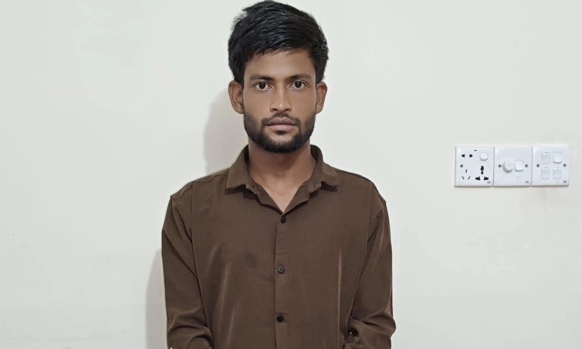 বাগেরহাটে ইয়াবাসহ এক যুবককে আটক করে মাদকদ্রব্য নিয়ন্ত্রণ অধিদপ্তর।ছবি- সংগৃহীত