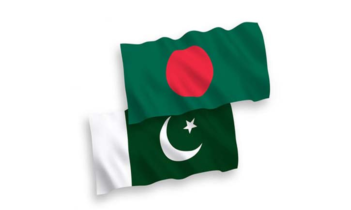 বাংলাদেশ-পাকিস্তানের জাতীয় পতাকা। ছবি- সংগৃহীত